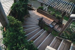 Escalier extérieur bois : choisir le bon modèle pour dehors