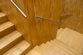 Escalier ERP : largeur, marches et mains courantes exigées