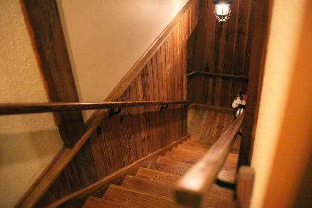 Contremarches d'escalier : avantages, inconvénients et conseils de choix Contremarches d'escalier : avantages, inconvénients et conseils de choix