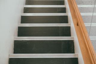 Escalier béton ou bois : comment choisir le bon matériau