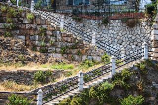 Faire un escalier en bois : pourquoi choisir le bois ?
