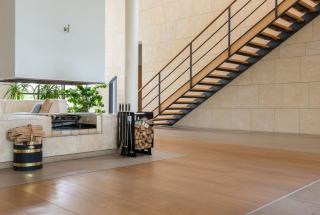 Faire un escalier en bois : pourquoi choisir le bois ?