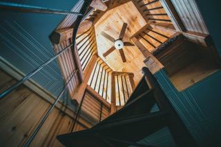 Réparer un escalier en bois : quand et comment intervenir