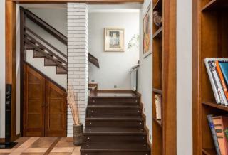 Prix d'un escalier en bois : tarifs et facteurs de coût