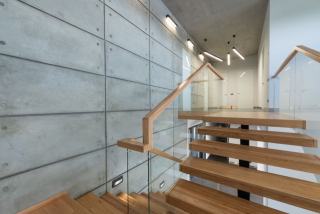 Habillage escalier en bois : solutions et pose
