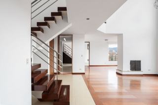 Essence de bois pour escalier : guide de choix complet