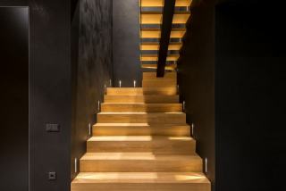 Mesures escalier : comment prendre les cotes avant la pose