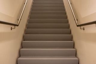 Giron d'une marche d'escalier : définition et normes