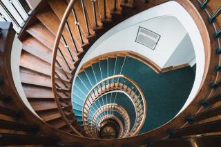 TVA 10 % sur un escalier : conditions et attestation